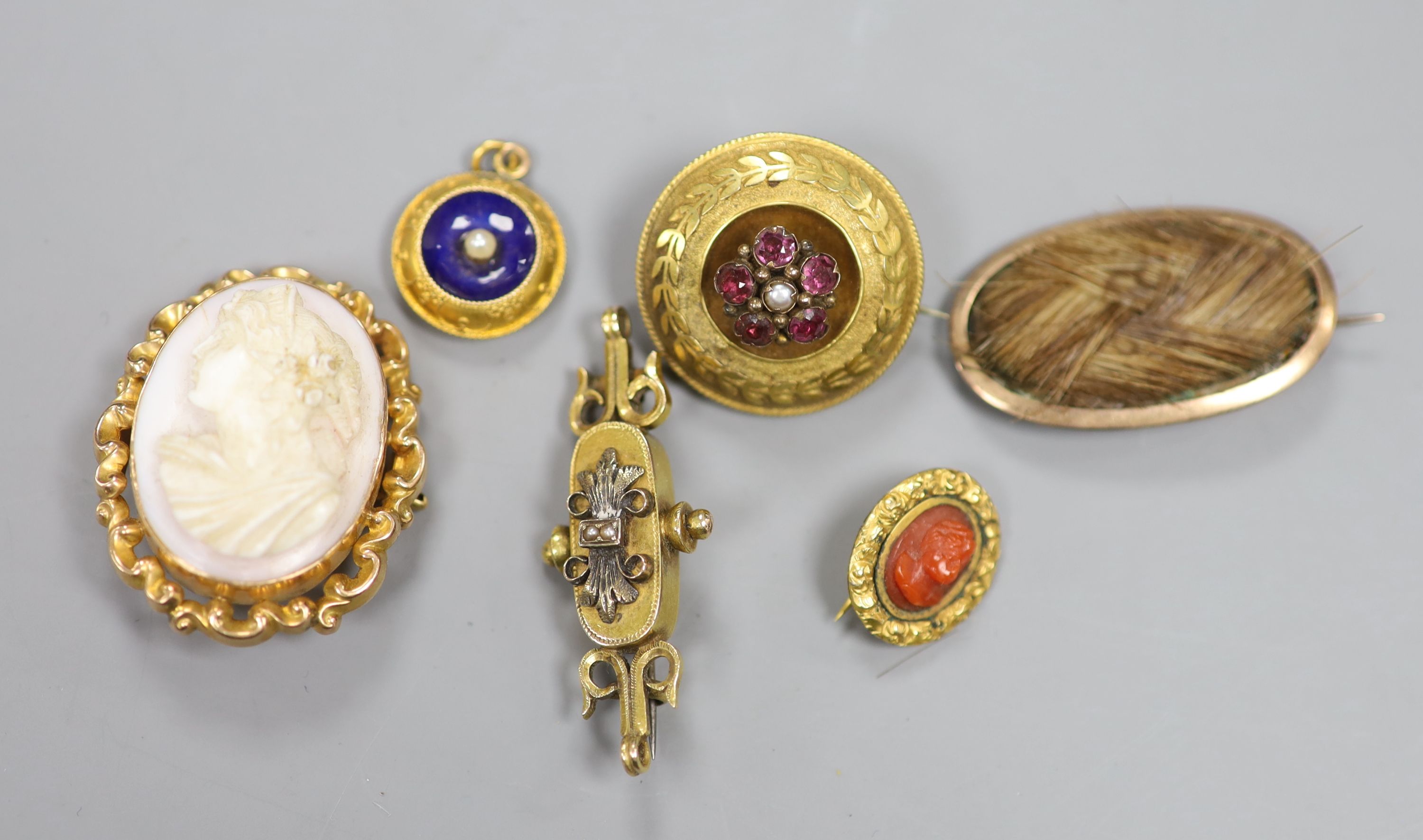 Assorted Victorian and later jewellery.